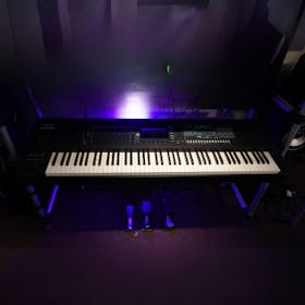 Roland Fantom-07 synthesizer  