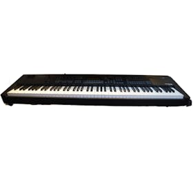 Yamaha MOX 8 synthesizer  