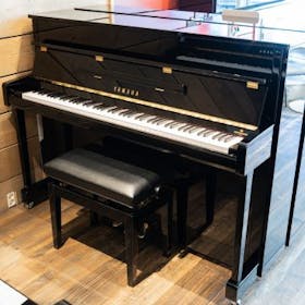 Yamaha B2E PE messing piano (zwart hoogglans) 